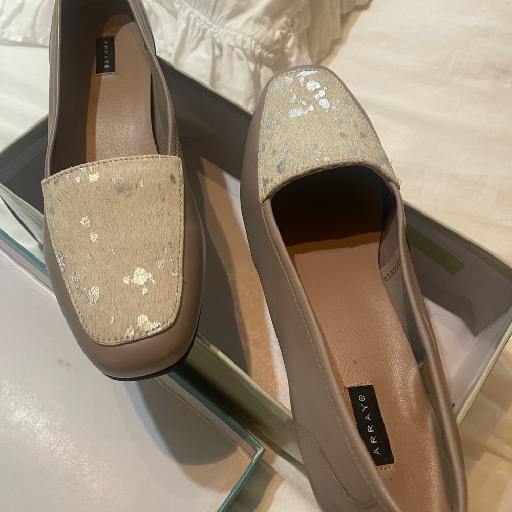 Array soft leather taupe calf hair flats nib 7 N
